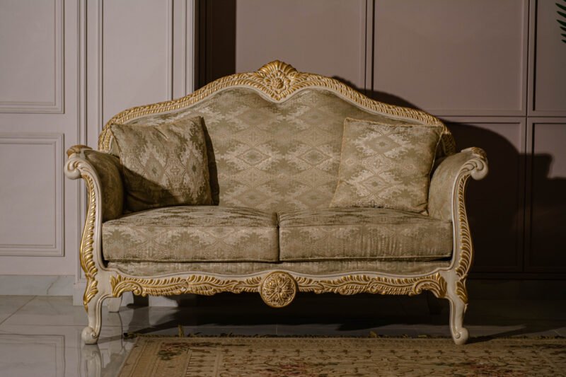 Crazy Classic Sofa - Image 6