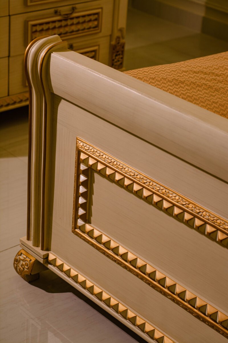 Royal Wood Bed (Chalky) - Image 6