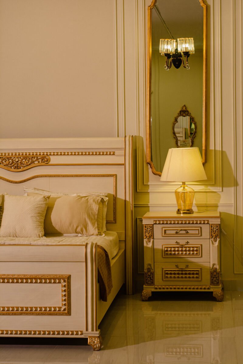 Royal Wood Bed (Chalky) - Image 3