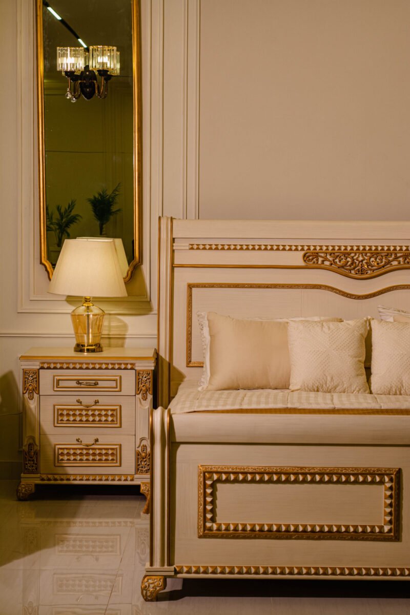 Royal Wood Bed (Chalky) - Image 4