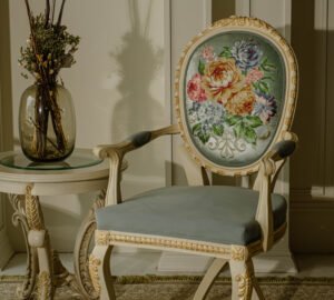 thid imsge is for Gold Leaf Chair