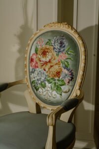 thid imsge is for Gold Leaf Chair